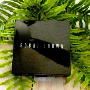 BOBBI BROWN Highlighter in “Bronze Glow”